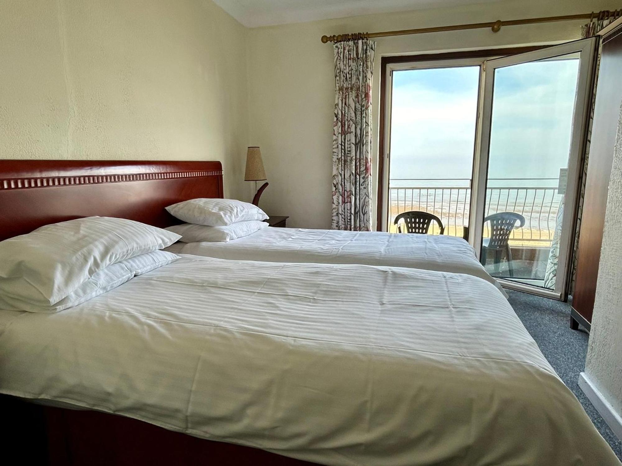 Bay View - Seafront, Sandown - Free Car Ferry For Bookings Of 3 Or More Nights, Subject To Availability Buitenkant foto
