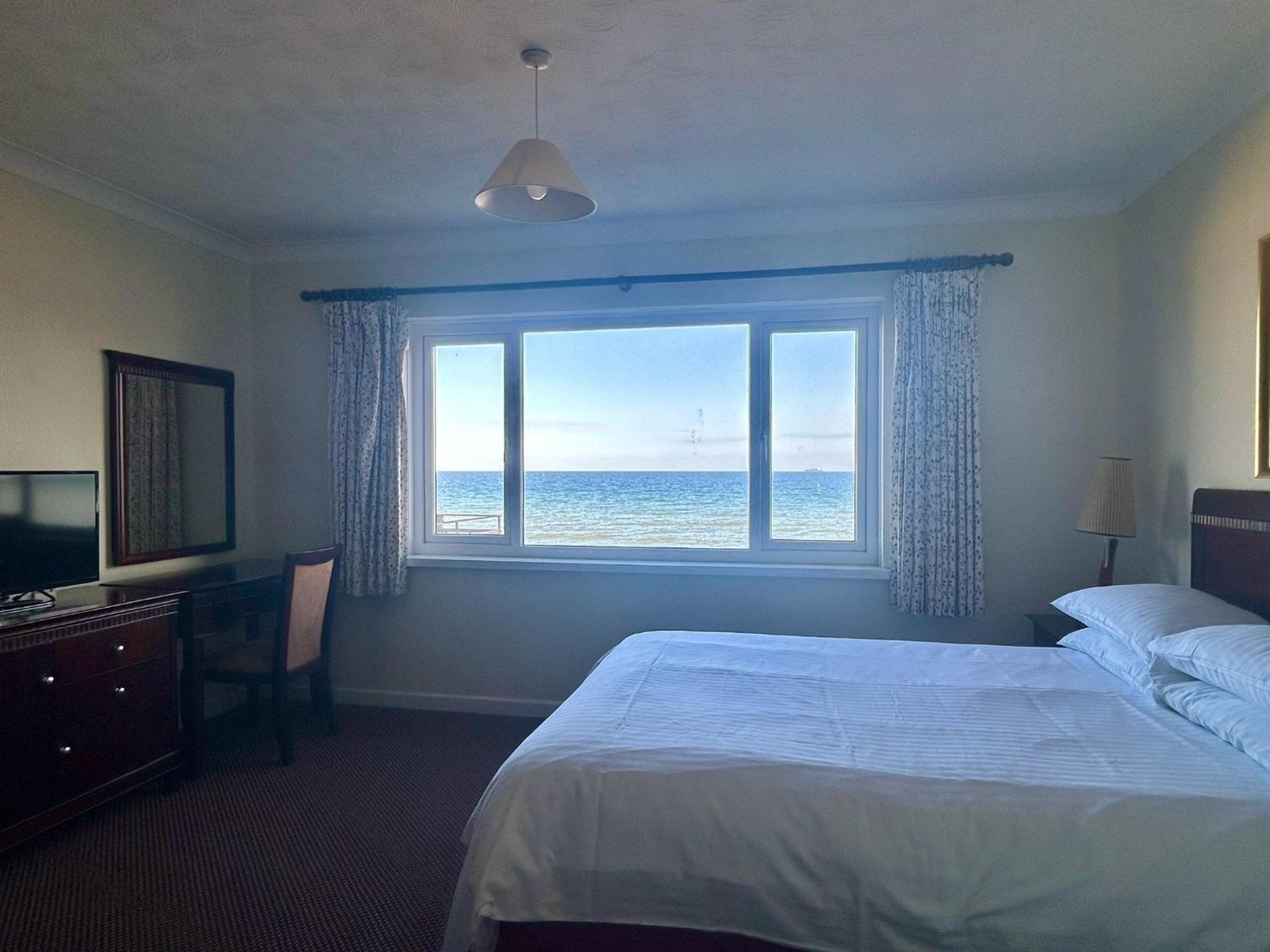 Bay View - Seafront, Sandown - Free Car Ferry For Bookings Of 3 Or More Nights, Subject To Availability Buitenkant foto